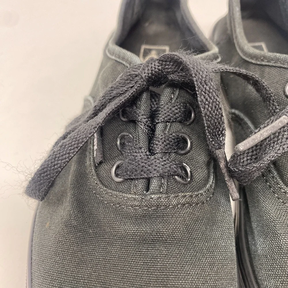 Vans Classic Lace Up Shoes Solid Black Gum Low Cut US Youth Size‎ 2.5